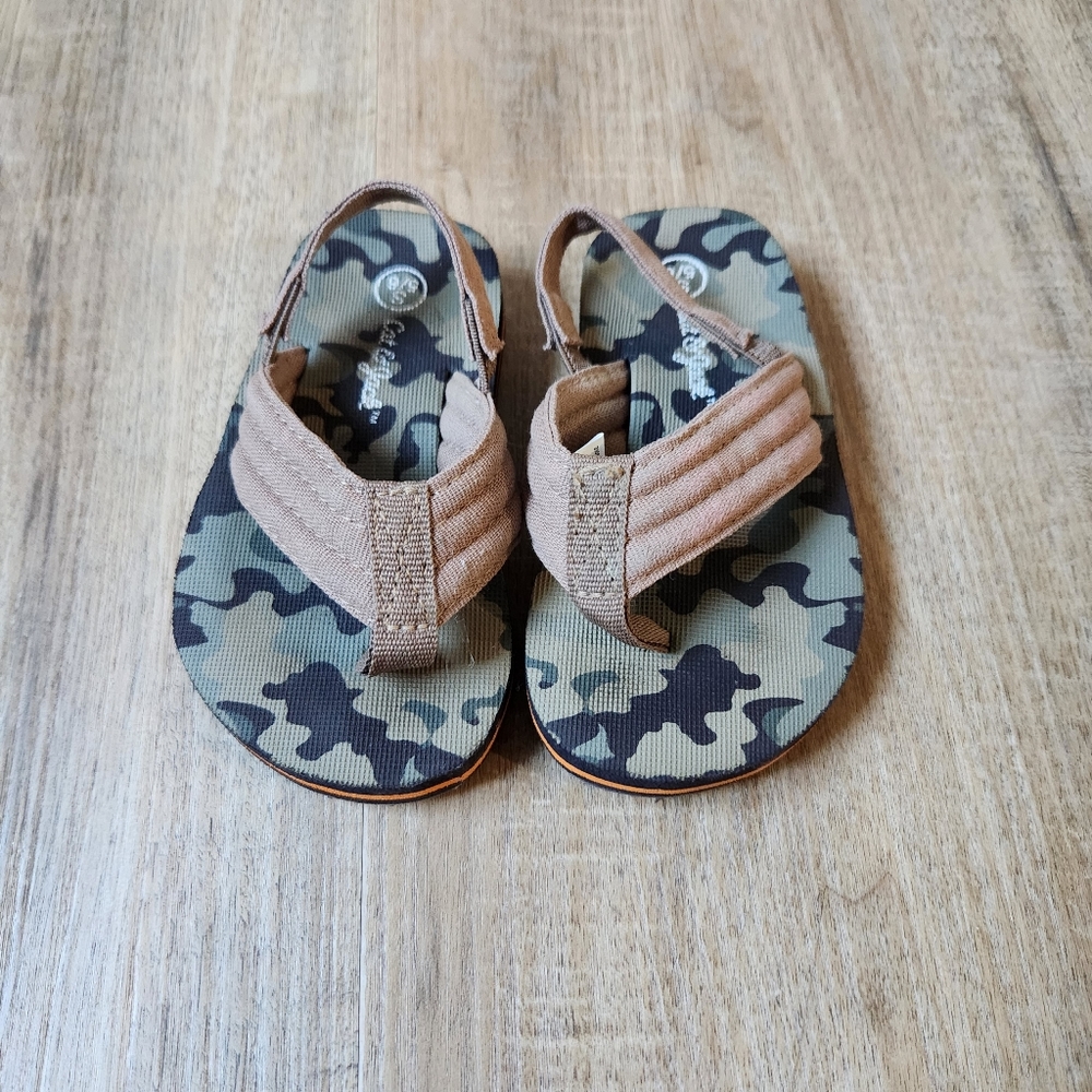 Cat & Jack  Toddler 5/6 Camo and Tan Flip flops